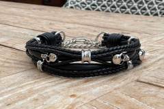 Luxus-Hundehalsband-mit-Totenkopf-und-Ohr-Tunnel-Leder-Schwarz