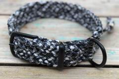 Paracord-Hundehalsband-3-cm-breit-Schwarz-Weiß-und-stufenlos-verstellbar