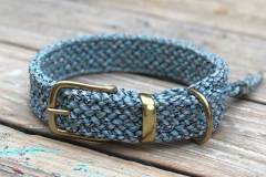 hundehalsband-mit-messingbeschlag-tweed-hellblau_1