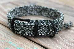 hundehalsband_paracord_3_cm_breit_grün_weiß_schwarz_Shamrock-Frost-Paracord