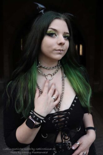 Choker aus Leder. Miss Bipolar